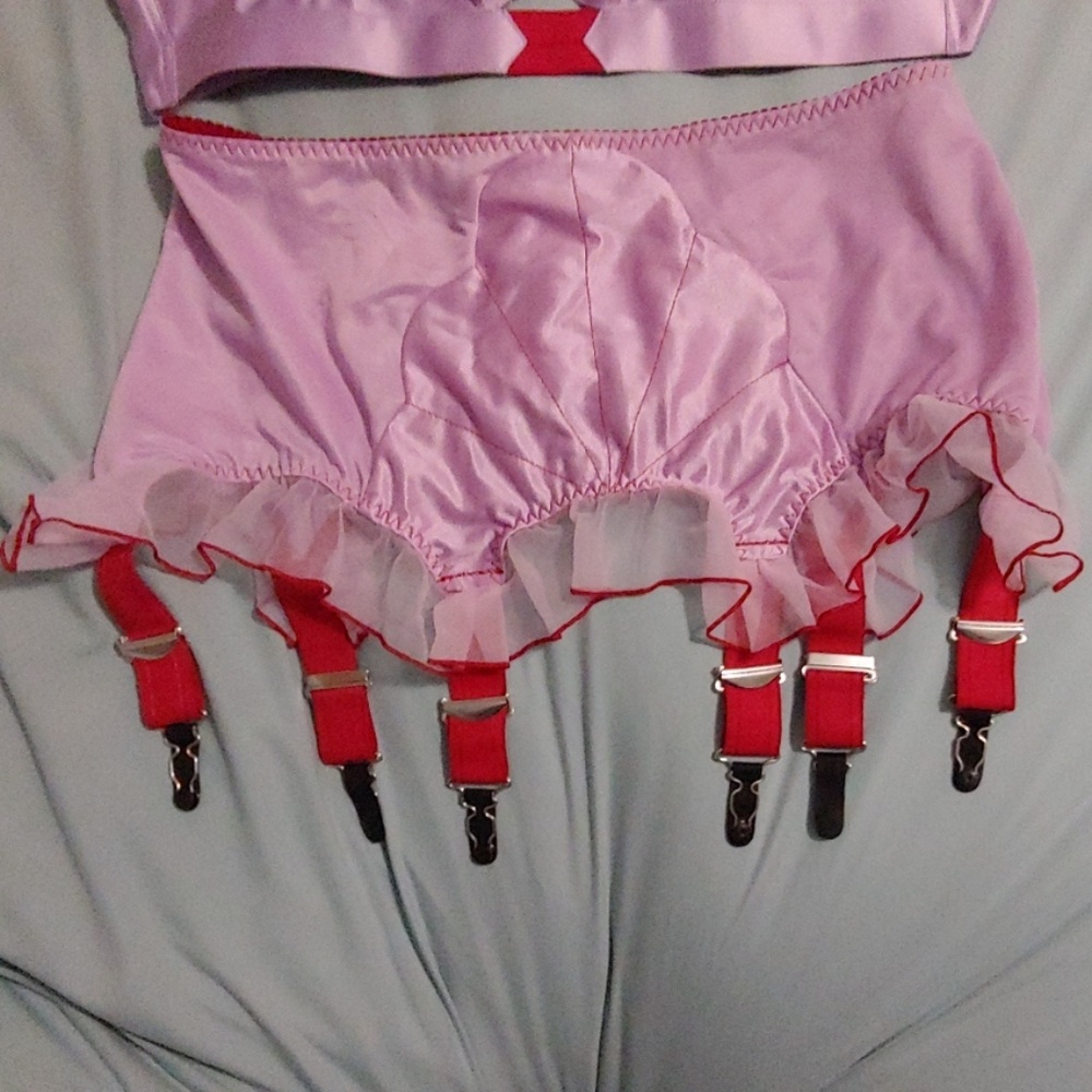 Vintage inspired garter belt
